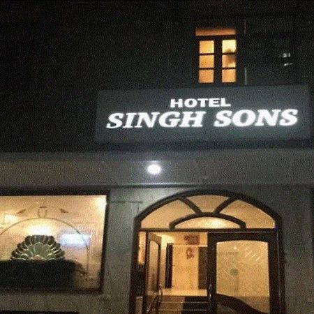 Treebo Trend Singh Sons Karol Bagh Hotel New Delhi Buitenkant foto