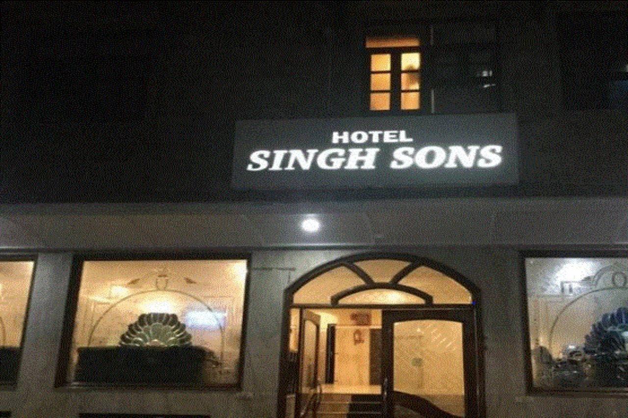 Treebo Trend Singh Sons Karol Bagh Hotel New Delhi Buitenkant foto