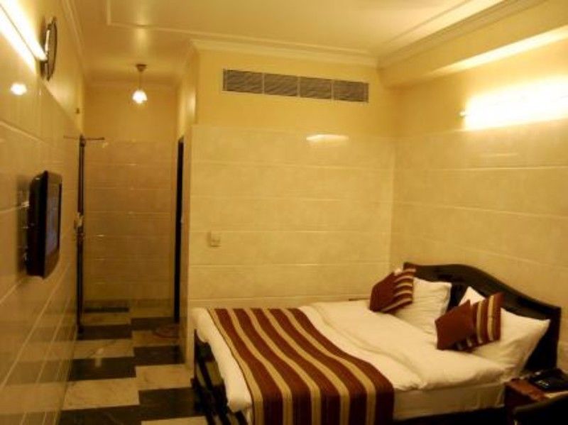 Treebo Trend Singh Sons Karol Bagh Hotel New Delhi Buitenkant foto