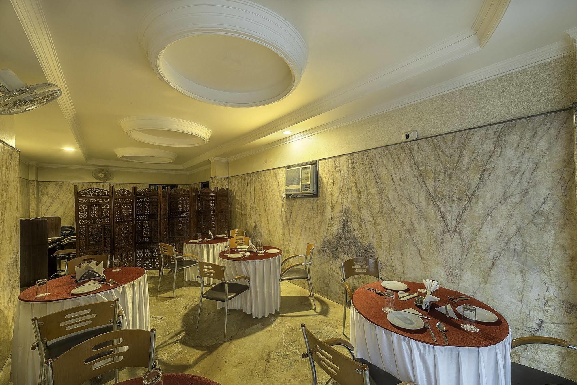 Treebo Trend Singh Sons Karol Bagh Hotel New Delhi Buitenkant foto