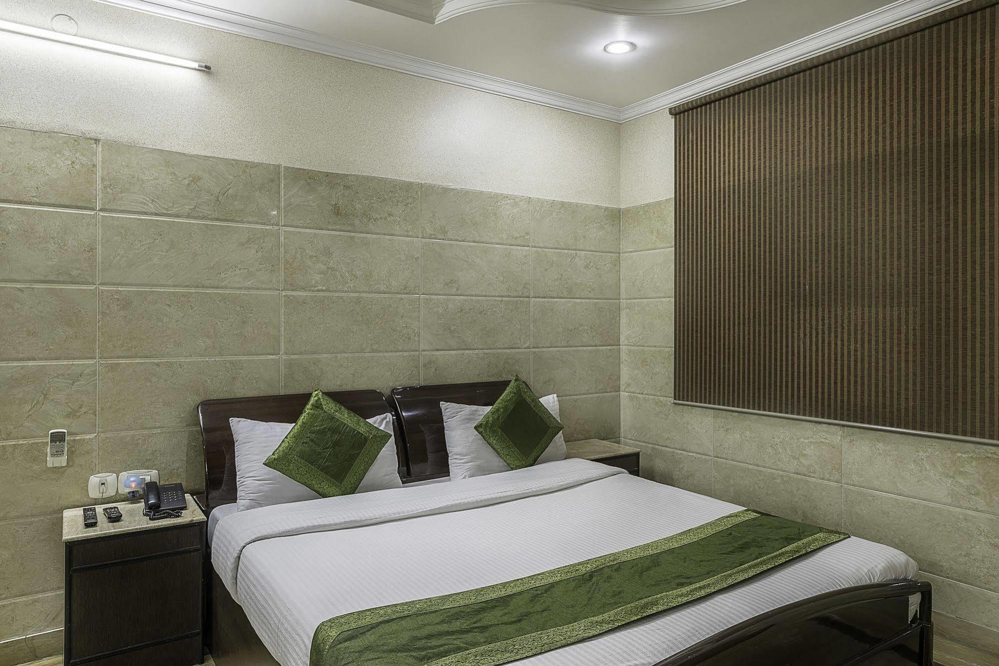 Treebo Trend Singh Sons Karol Bagh Hotel New Delhi Buitenkant foto