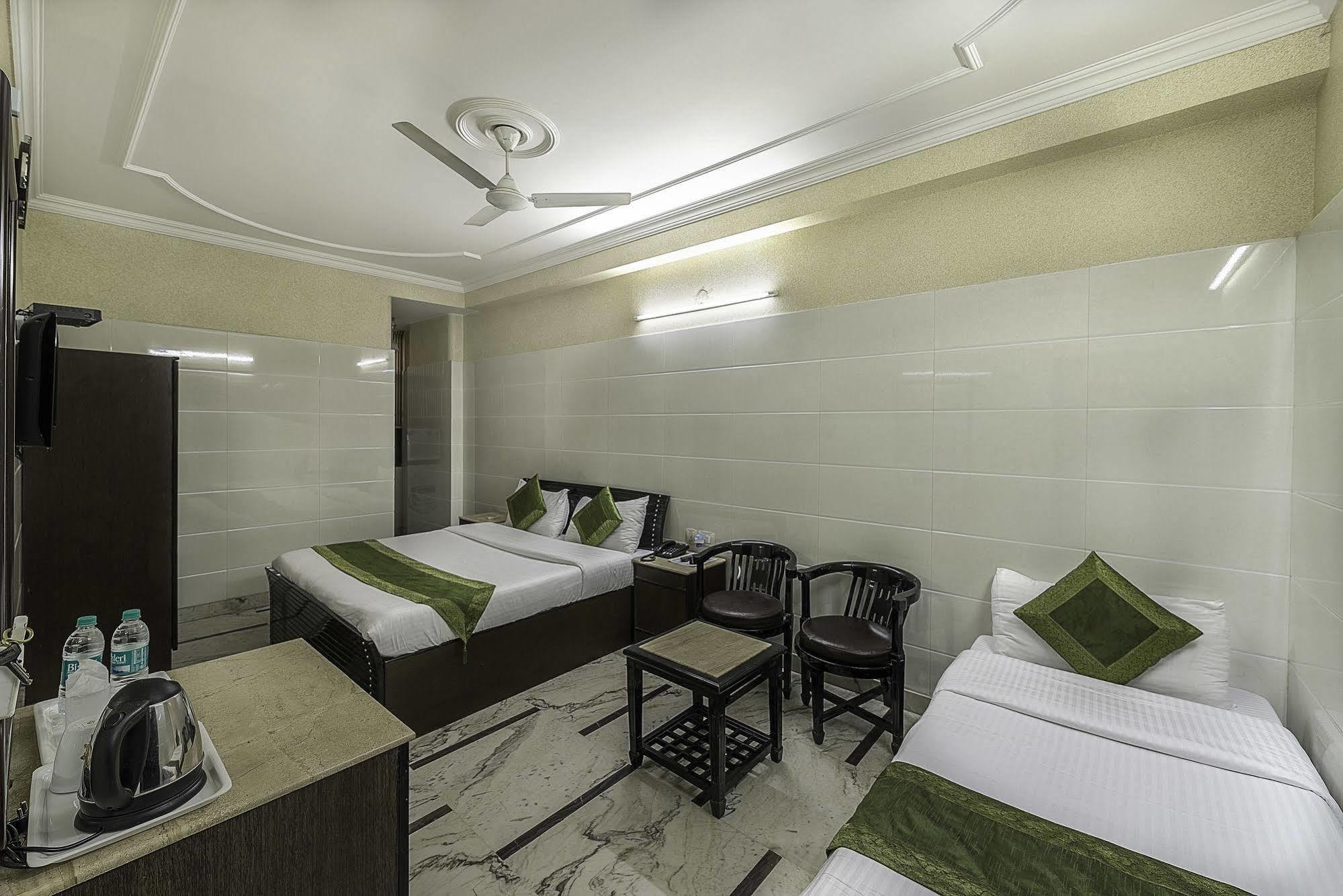 Treebo Trend Singh Sons Karol Bagh Hotel New Delhi Buitenkant foto
