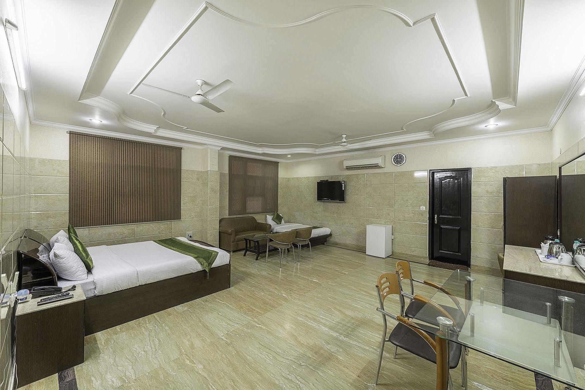 Treebo Trend Singh Sons Karol Bagh Hotel New Delhi Buitenkant foto