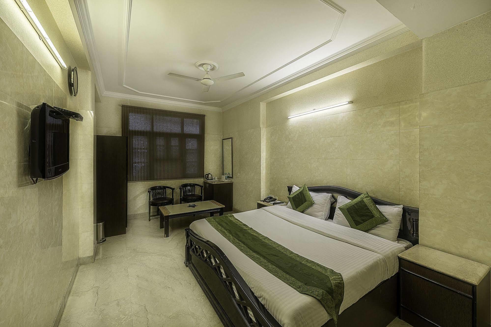 Treebo Trend Singh Sons Karol Bagh Hotel New Delhi Buitenkant foto